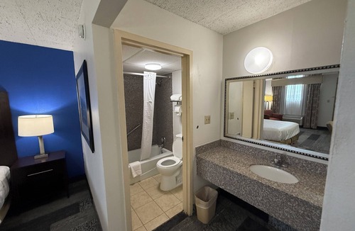 Great Bend Hotel | Frontier Inn