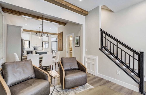 Buena Vista House | Frontier Post! Hot Tub & Just Steps to South Main