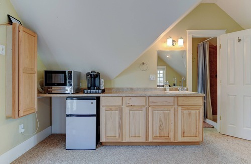 Old Town Apartment | Ft Collins Tree Top Loft in Center of Old Town