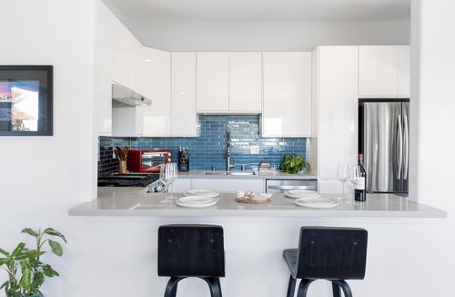 Laguna Beach Apartment | Full Ocean Views, Modern & walk to “Main Beach”
