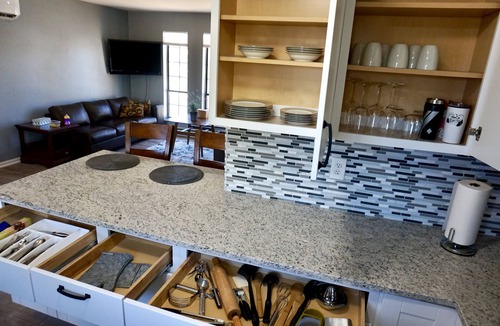 Kensington House | Fully Furnished Midtown Home