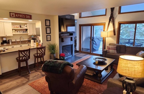 Vail Condo | Fully Renovated 3BD 3 BA Condo on Sandstone Bus Route TOV #034778