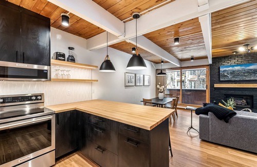 Peak 9 Condo | Fully Renovated Mountain Modern Gem - Walk to the lifts!