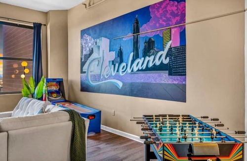 Playhouse Square Apartment | Fun 2Bed Apt Skeeball Foosball FREE Parking
