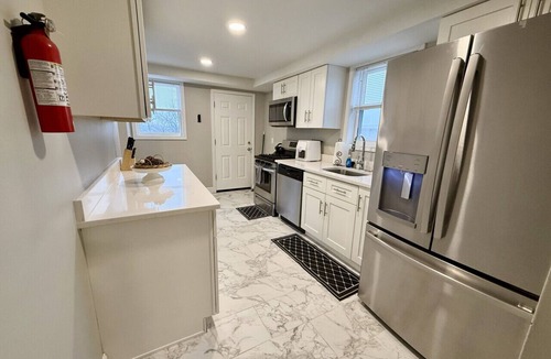 Baldwin House | Fun 4 BR 2 bath FULL renovated house w/driveway