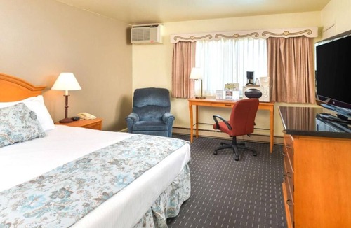Solvang Hotel | Fun Days Ahead! 2 Relaxing Units, Free Parking, Minutes to Santa Ynez River!