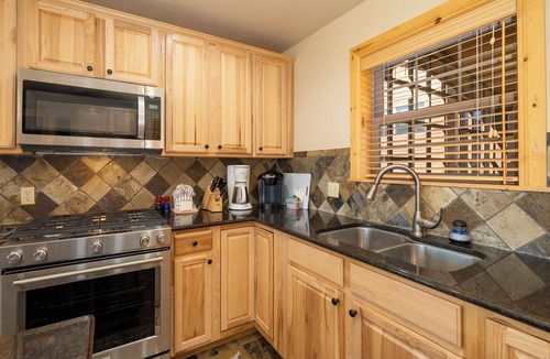 Pole Creek House | Fun pet friendly 4 bedroom hot tub and Air Conditioning