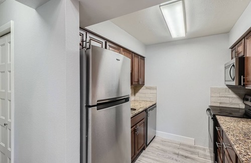 Aurora Condo | Furnished Aurora Condo with 2 Full Bathrooms!