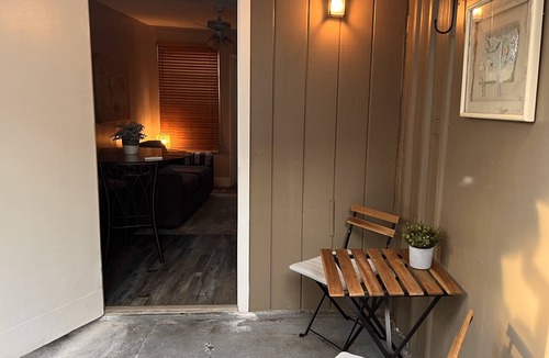 Hollywood Apartment | Furnished Hollywood unit 1/1, 2 Exterior patios for mid/long-term