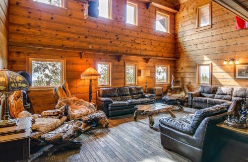 Tahoe Village House | Game Room & Hot Tub: Serene Grand Mountain Chalet!