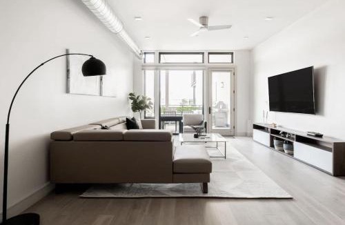 Jefferson Park House | Gameday Oasis - Private Balcony - Jefferson Park - Tesoro
