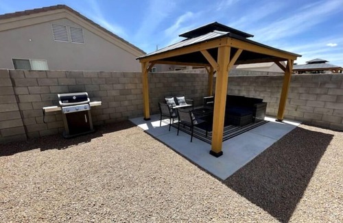Kingman House | Garage access!