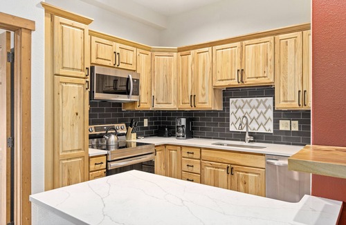Steamboat Springs House | Garage| Community Hot Tub| 1200 sq feet