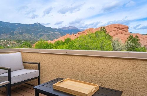 West Colorado Springs House | Garden of the Gods Getaway - Decks & Views