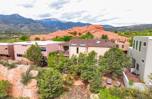 West Colorado Springs House | Garden of the Gods Getaway - Decks & Views