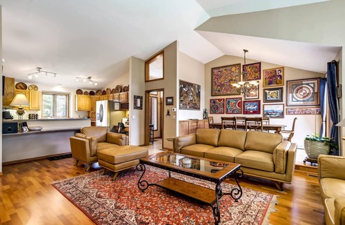 Mountain Shadows House | Garden Trails! Spacious Home by Garden of the Gods