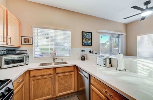 River Mountain House | Gated 2BR End-Unit | Family Park, Pool & Trails