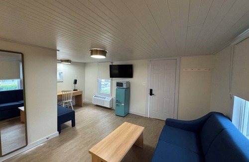 Geneva-on-the-Lake Villa | Gateway Cottage at GOTL