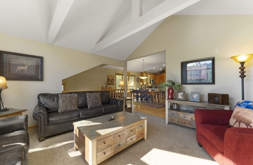 Estes Park House | Gateway to the Wildside - Lodge-Style Townhome Near Rocky Mountain National Park! -- EV #3453