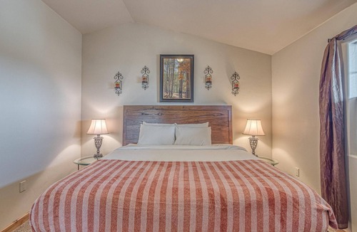 Fruita House | Getaway Loft - Warm, Comfy & Certified Dander Free