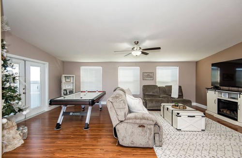 Bullhead City House | Glass deck, dogs, sandy beach, private dock