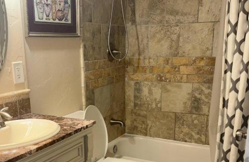Gleneagle House | Glen Eagles Cozy Queen