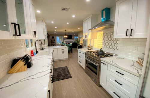 Verdugo Woodlands House | Glendale Hills LUXURY with 360 degree VIEWS!
