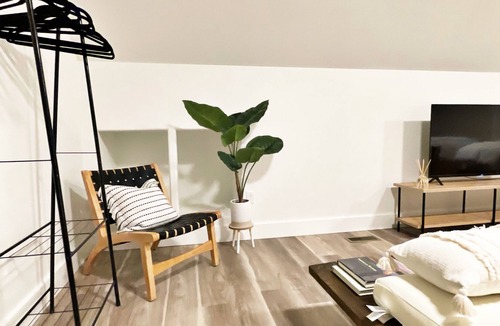 Gleneagle House | Gleneagle Loft - Modern studio, minutes from Air Force Academy