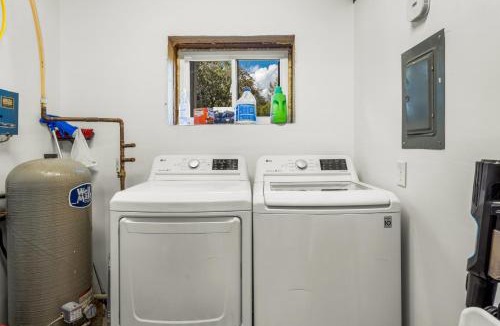 Glenwood Springs House | Glenwood Springs Mountain Getaway with Hot Tub and Riverfront