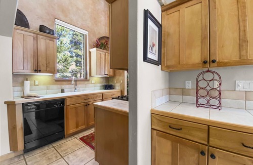 Warrior's Mark West House | Gold King Chalet 3 Bedroom Townhouse by RedAwning