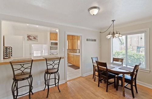 Golden Apartment | Golden Brewmaster House – Historic Stay