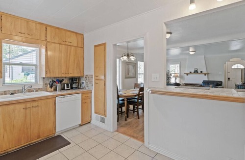 Golden Apartment | Golden Brewmaster House – Historic Stay