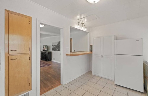 Golden Apartment | Golden Brewmaster House – Historic Stay