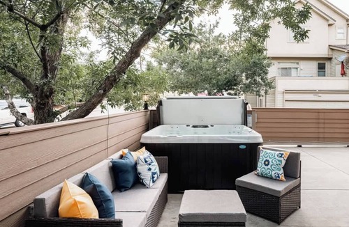 Pleasant View House | Golden Foothills | Hot Tub | Hiking & Biking!