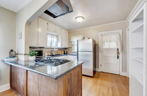 Golden Apartment | Golden Luxe Bungalow | Walk to Downtown & Parks