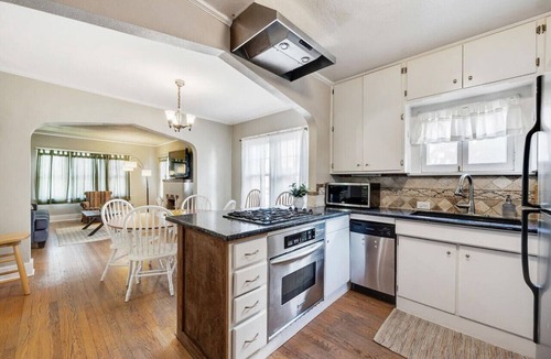 Golden Apartment | Golden Luxe Bungalow | Walk to Downtown & Parks