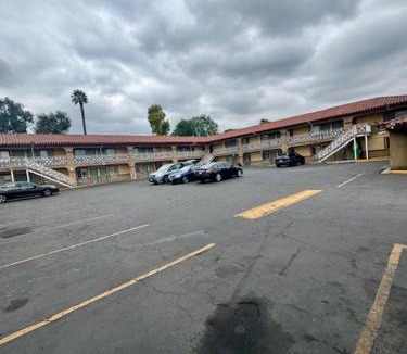 Carousel Hotel | Golden Star Inn