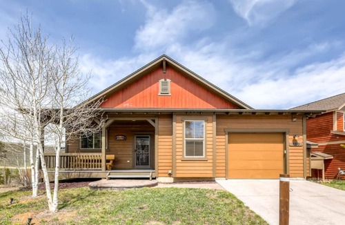 Silvercreek House | Golf, Hike, Bike. Family Relaxation! Rocky Mtn Retreat! Private Hot Tub. Views!
