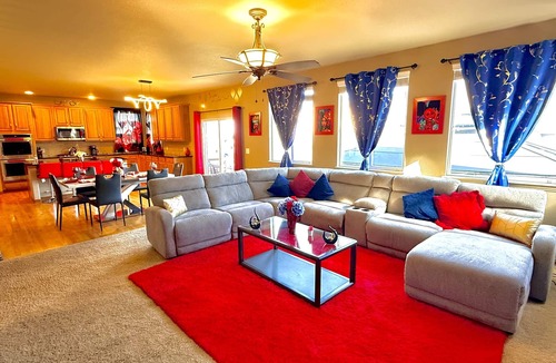 Dupont House | GolfSim HotTub PS5 Sauna Thtr Pooltbl 6BR 5BA 420