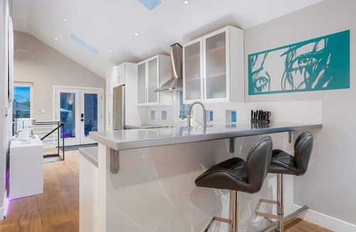 Barnum Apartment | Good Vibe Tribe-2 Mi DT-Hot Tub-K Bed-Pet Friendly