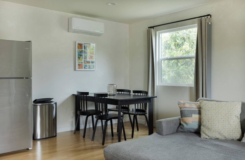 Downtown Riverside Cottage | Gorgeous 2 Bed Cottage in Dtwn Riverside