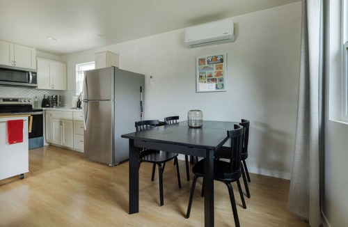 Downtown Riverside Cottage | Gorgeous 2 Bed Cottage in Dtwn Riverside
