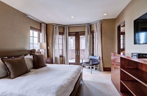 Vail House | Gorgeous 5 Bedroom Private Chalet in Vail Village Save 20% on 7+ Nights!