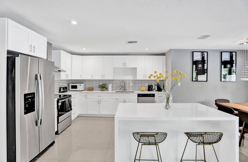 Highland Lakes House | Gorgeous 5BR Villa +Heated Pool!