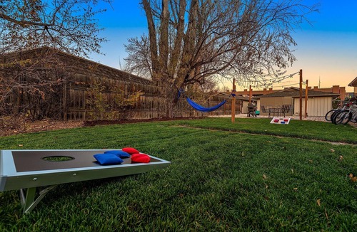 University Acres Apartment | Gorgeous Hideout Near Old Town – Free Bikes!