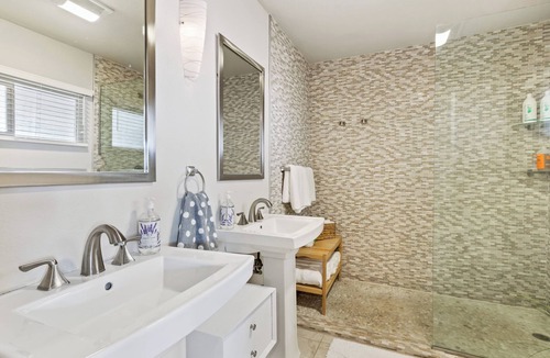 Baristo Condo | Gorgeous Long-Term Home in Downtown Palm Springs! Walk to Dining & Shopping