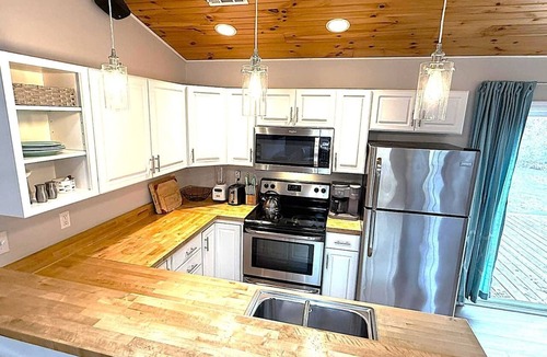 Kelleys Island House | Gorgeous Open Floor Plan Island Home-4bdrm/2bthrm