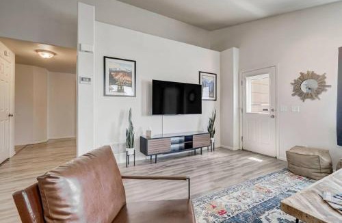 Colorado Springs House | Gorgeous Pikes Peak Views, Fireplace & 3-Bedrooms