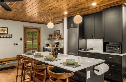 Cascade Cabin | Gorgeous Riverside Retreat: Sauna, Hot Tub, & Fire Pit by Forest & Peak Retreats
