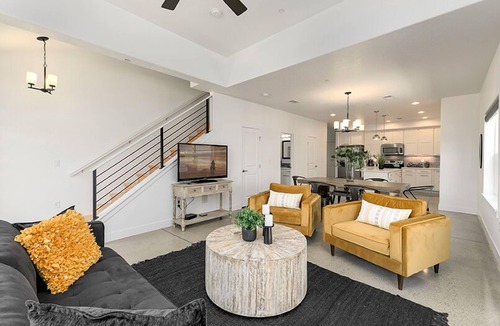 Old Town North House | Gorgeous Townhome steps from the Brewery District!